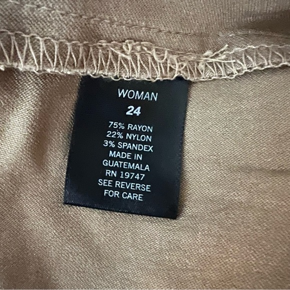 Roz & Ali Classic Fit Ankle Pants - Picture 9 of 12